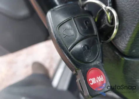 2001 Mercedes-Benz C 320 z USA, uszkodzony, nr VIN WDBRF64J31F035348